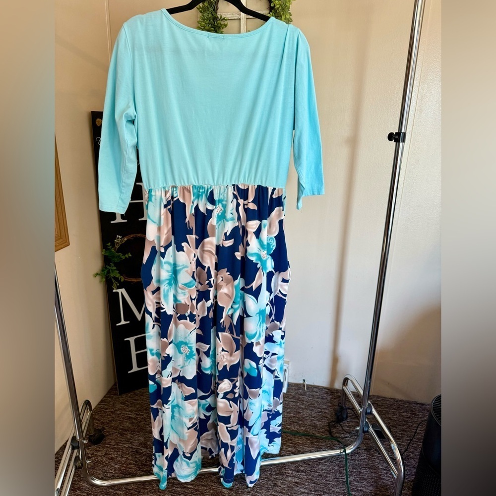 Floral print blue maxi dress sz 2x - Picture 2 of 4